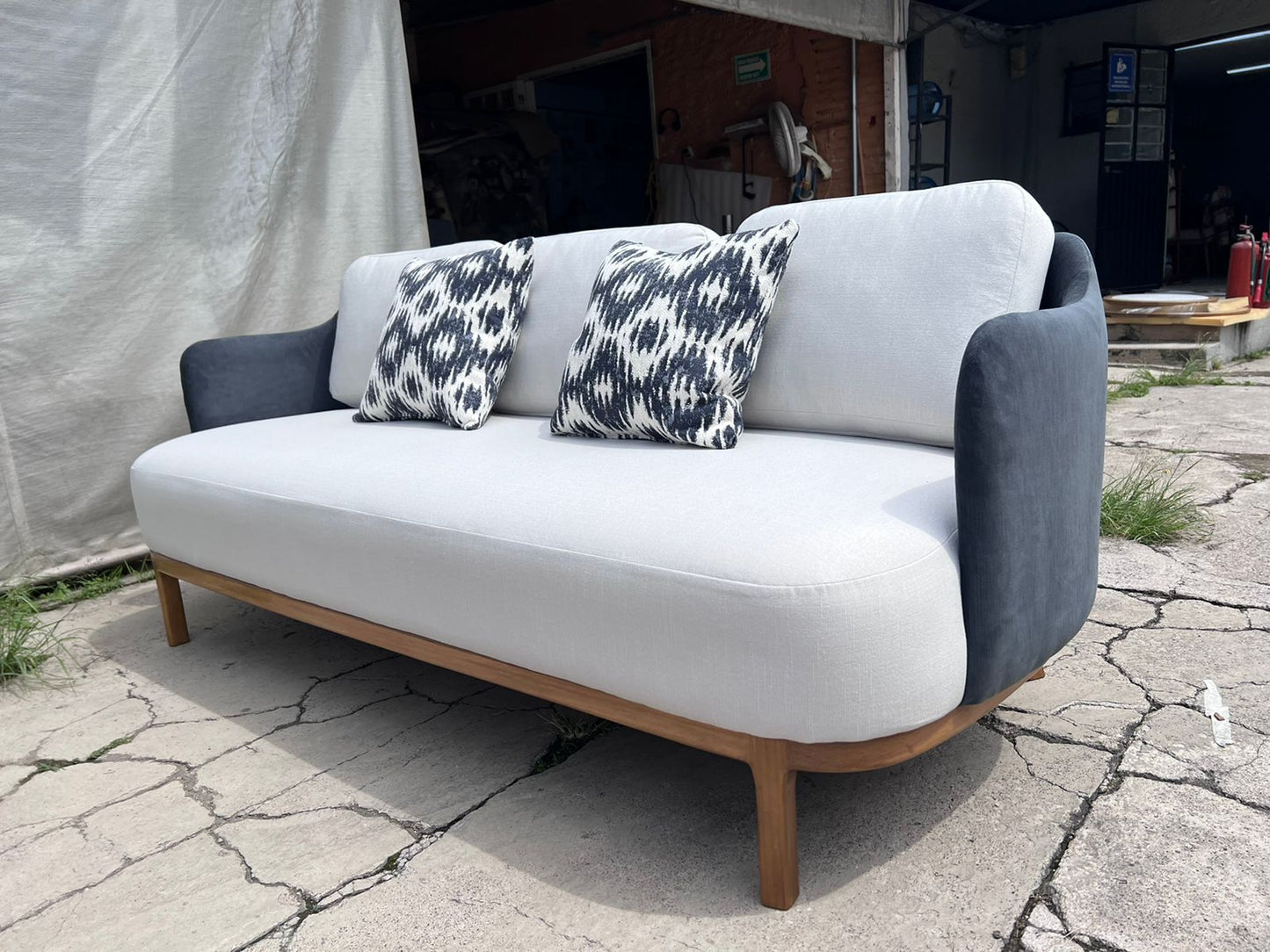Laila Sofa